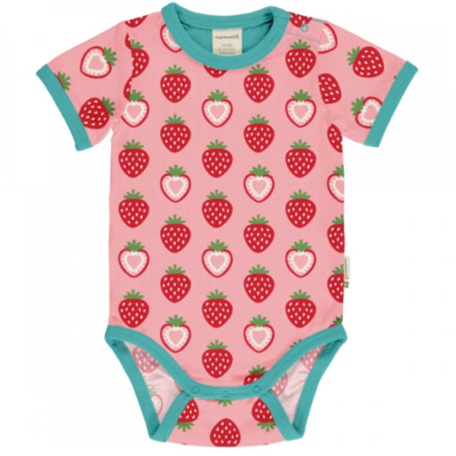 Maxomorra– kurzärmeliger Body Erdbeere – rosafarbener Baumwoll-Body mit dem Erdbeeren-Motiv bei Timardo online kaufen!