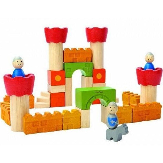 Holzbausteine-Set "Burgklötze" von PlanToys. Der Fantasie sind keine Grenzen gesetzt, Kinder können mit den Holzbausteinen verschiedene Burgen bauen. Entdecken Sie noch weitere Holzspielsachen für Ihr Kind bei Timardo. 