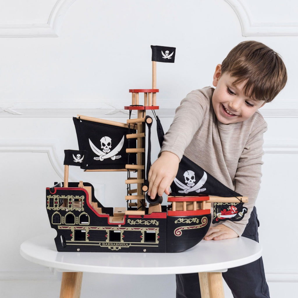 Piratenschiff Barbarossa von Le Toy Van mit Kanone aus Holz