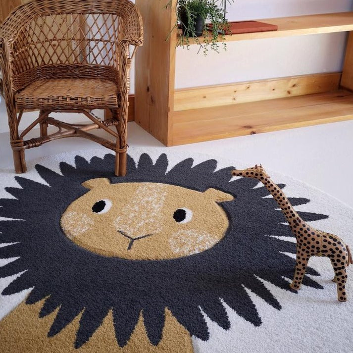 Tapis Jaggo Nattiot - der 120x120 Kinderteppich von Nattiot mit dem Löwen-Motiv bietet Kindern eine tolle Spielfläche.