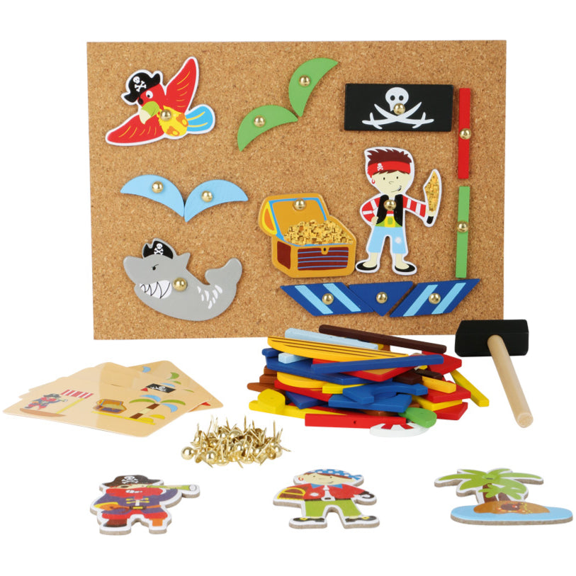 Hämmerchenspiel Pirat mit vielen Figuren von small foot aus Holz, Kork und Metall