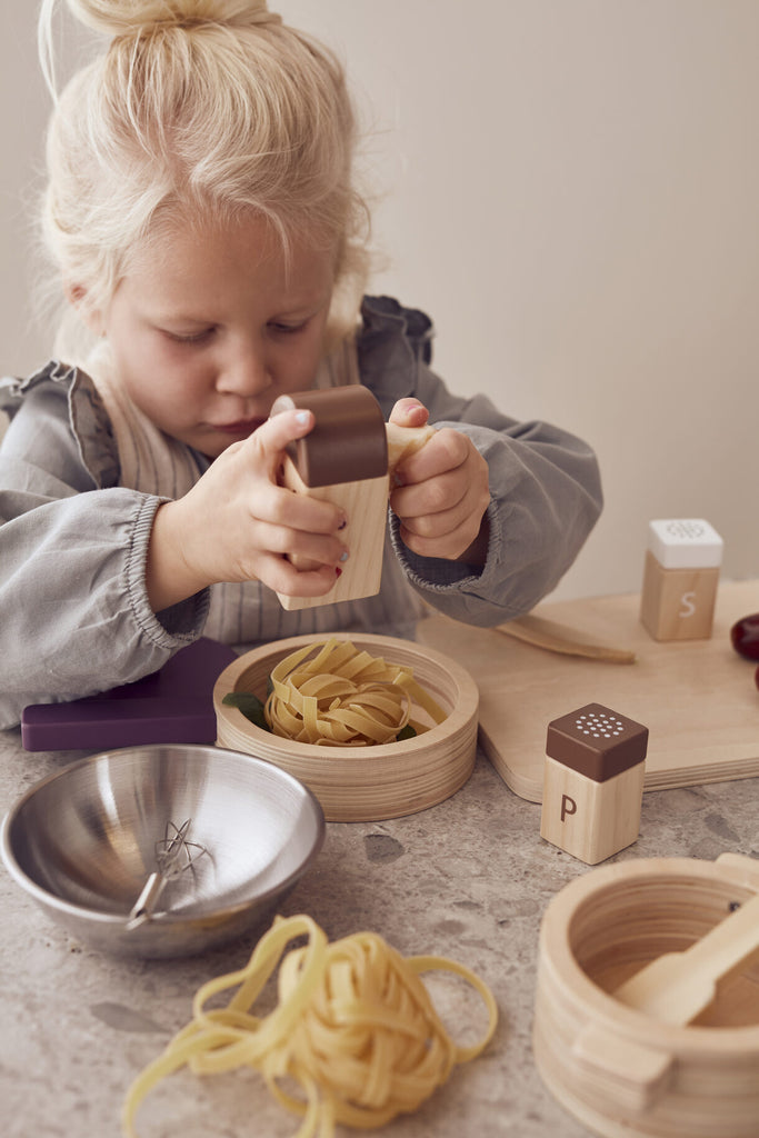 Kid's Concept - Küchenutensilien Set Bistro Kid's HUB - kaufe das Zubehör für eine Spielküche aus Holz bei Timardo online! 